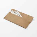 マグネット開閉式のペンケースはペンを2～3本入れていおくのにちょうどいいサイズ