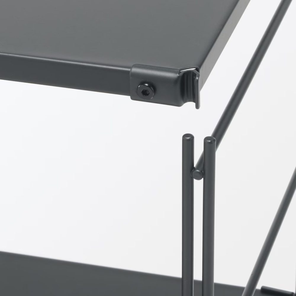 棚板をはめ、六角レンチで締めるだけで組み立て可能