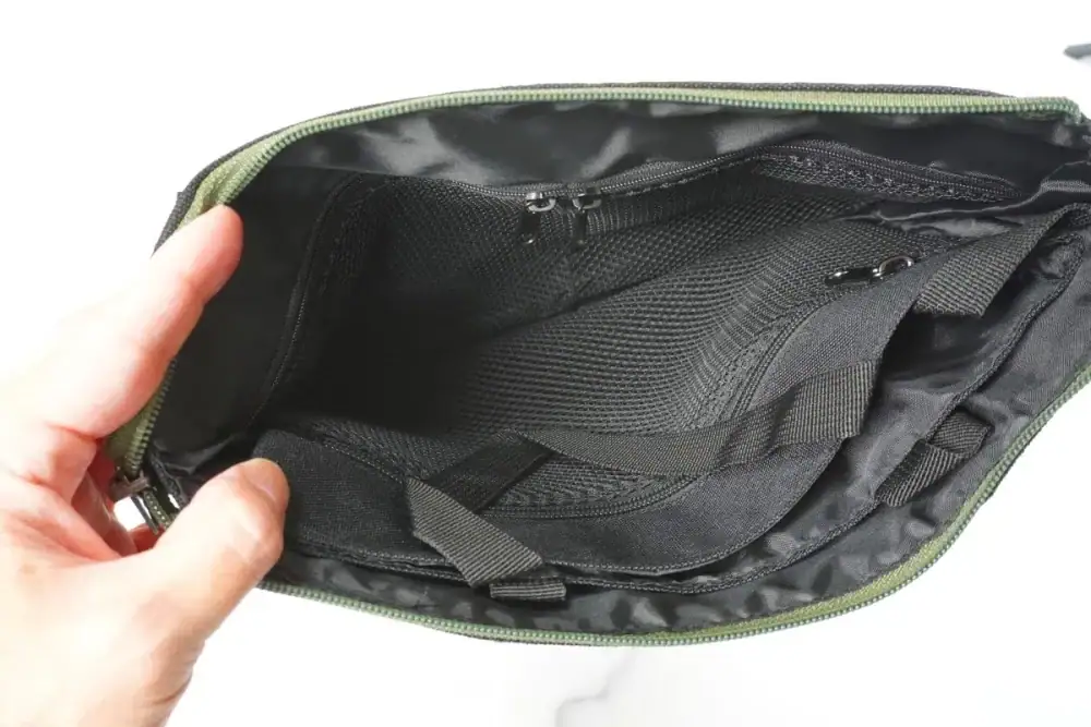 第1位　【ワークマンの凄いバッグ】1500円でこのギミックは賢すぎ！“分身”して容量2倍になる傑作サコッシュをマニアがガチレビュー