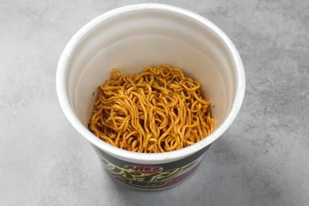 第2位　【激うま！カップ焼きそば】ピザハットに男梅まで!? “完成度高すぎコラボ”最新ベスト3「1位はホンモノすぎて脳バグるマルゲリータ」