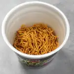第2位　【激うま！カップ焼きそば】ピザハットに男梅まで!? “完成度高すぎコラボ”最新ベスト3「1位はホンモノすぎて脳バグるマルゲリータ」