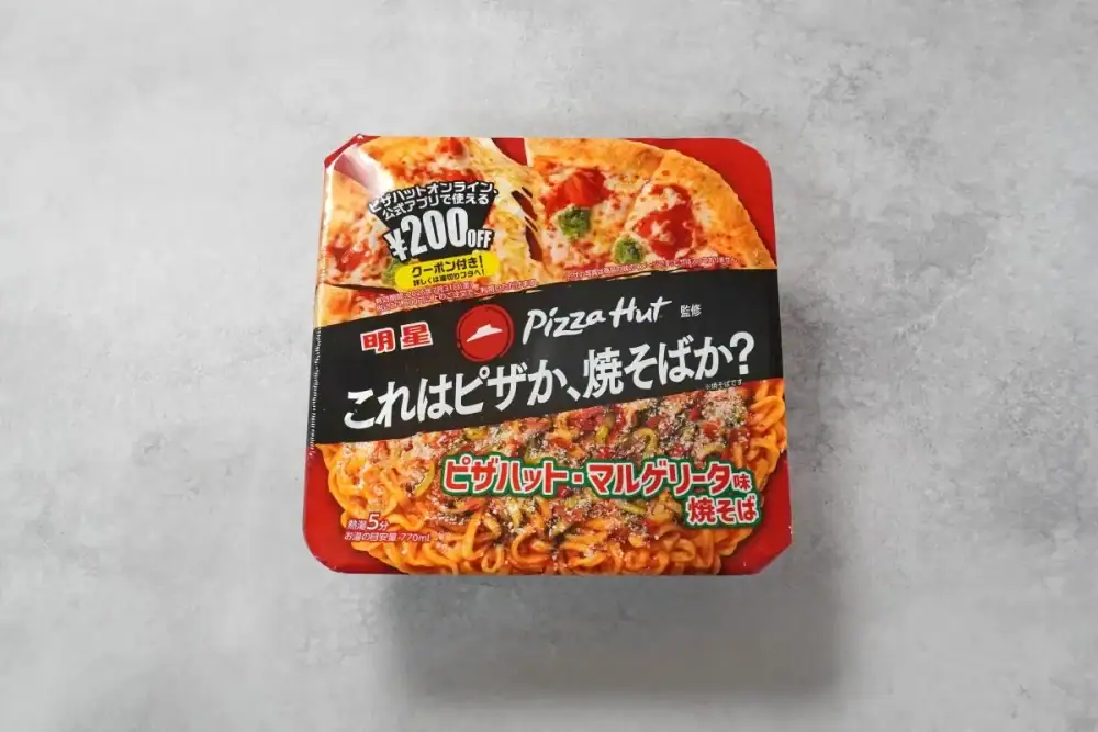 第2位　【激うま！カップ焼きそば】ピザハットに男梅まで!? “完成度高すぎコラボ”最新ベスト3「1位はホンモノすぎて脳バグるマルゲリータ」