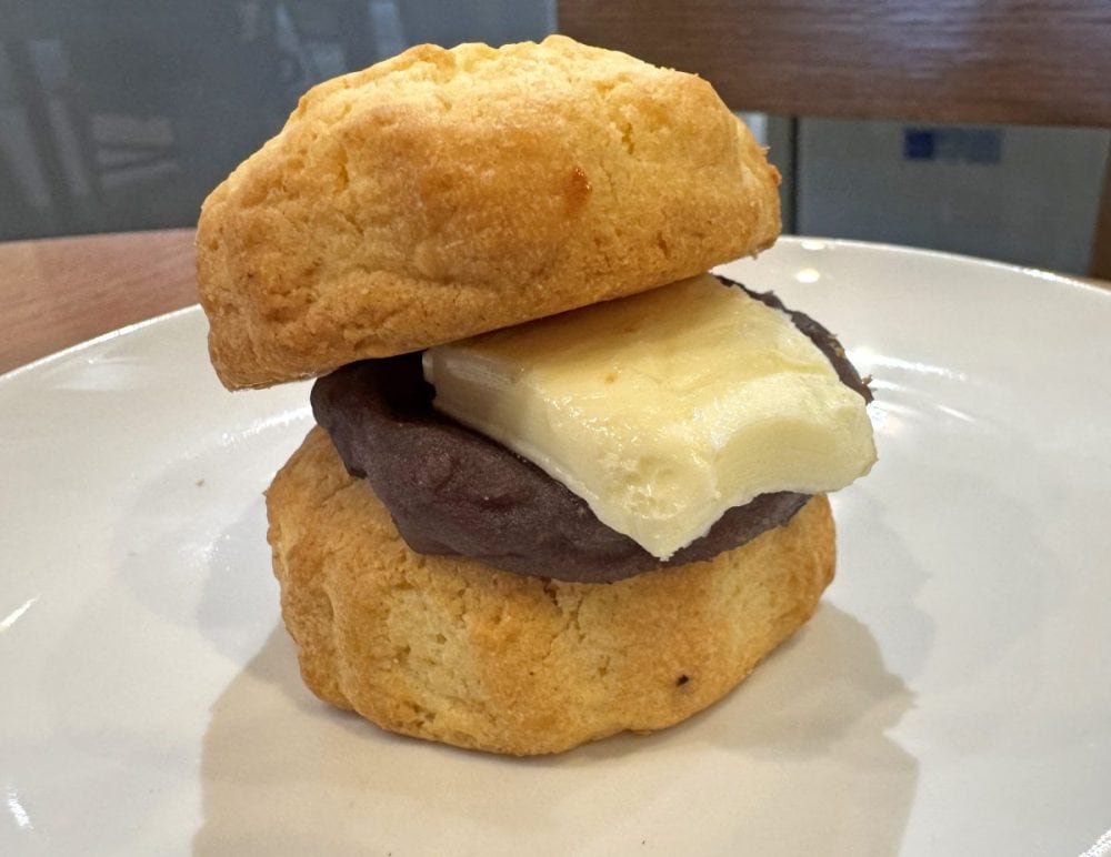 「あんバタースコーンサンド」