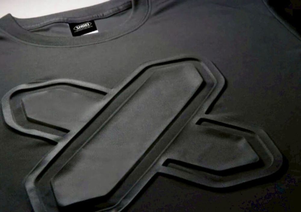 第1位　【街乗りライダー必見】SHOEIの最新ヘルメットに一目惚れ！大胆な「クロスロゴ」が遊び心をくすぐるネオクラシックモデルの大正解