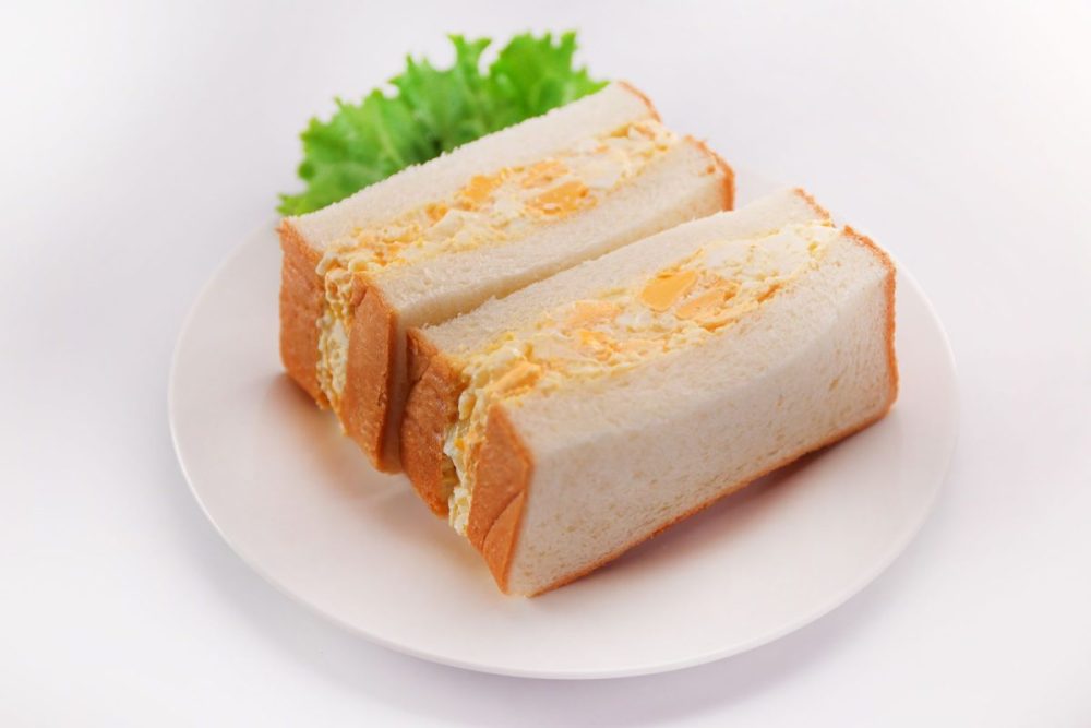 「白いたっぷりたまごサンド」