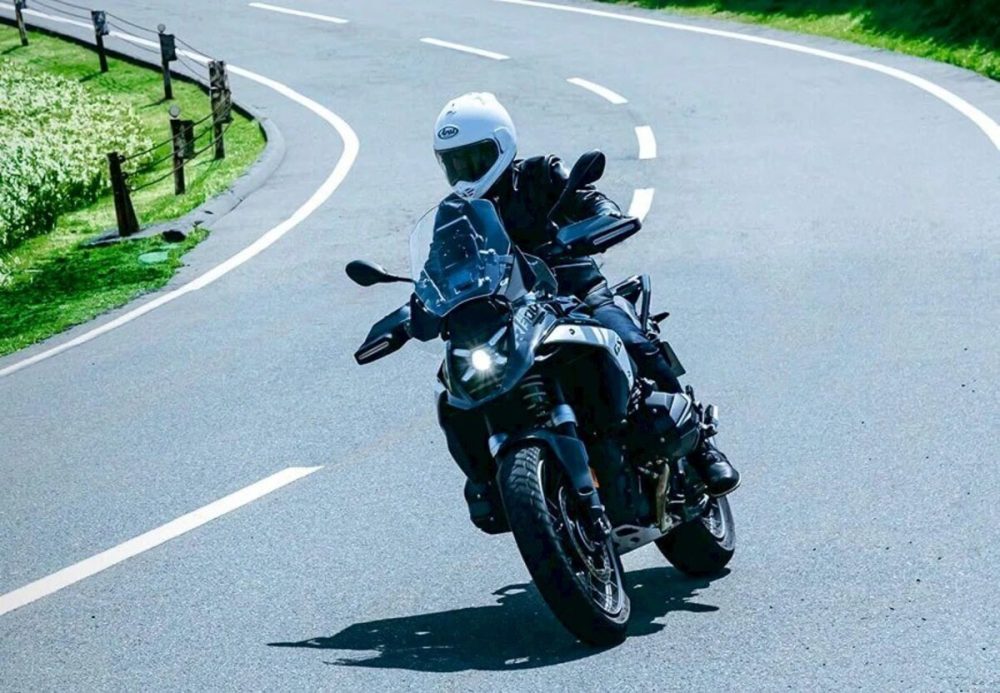 第2位　【アライの傑作】1つで2役こなす万能ヘルメット「TX STRADA」が買いな理由。オンロードもアドベンチャーもこれ1個で完結