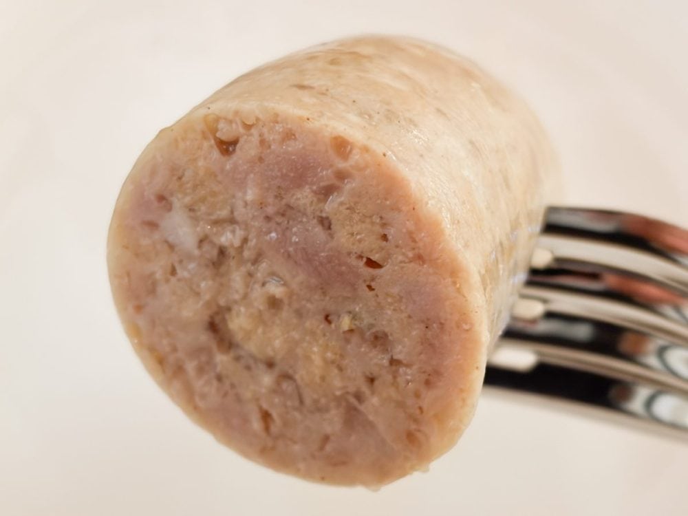 茹で上がりをすぐにカットしてみると、ジュワジュワっと肉汁が溢れ出てきます