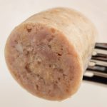 茹で上がりをすぐにカットしてみると、ジュワジュワっと肉汁が溢れ出てきます