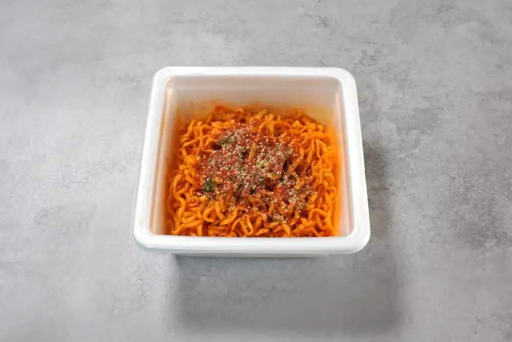 第2位　【激うま！カップ焼きそば】ピザハットに男梅まで!? “完成度高すぎコラボ”最新ベスト3「1位はホンモノすぎて脳バグるマルゲリータ」