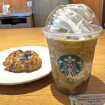 「THE フラペチーノ of 加賀 棒ほうじ茶」と「ブルーベリースコーン」