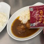 ライスに「やわらか角煮カレー」をかければ、それだけでおいしいメニューが完成