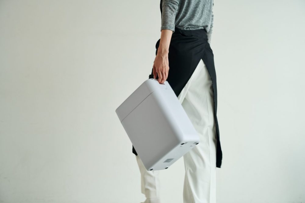 ゴミ箱は気配を消していてほしい存在だから、使いやすくもちょっと隠れた場所に設置しているじゃないでしょうか