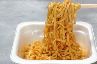 【ガチうまい新作カップ麺】夜食に食べたい「そば・うどん」ベスト3杯「1位は奇跡ポテチコラボのマルちゃん」