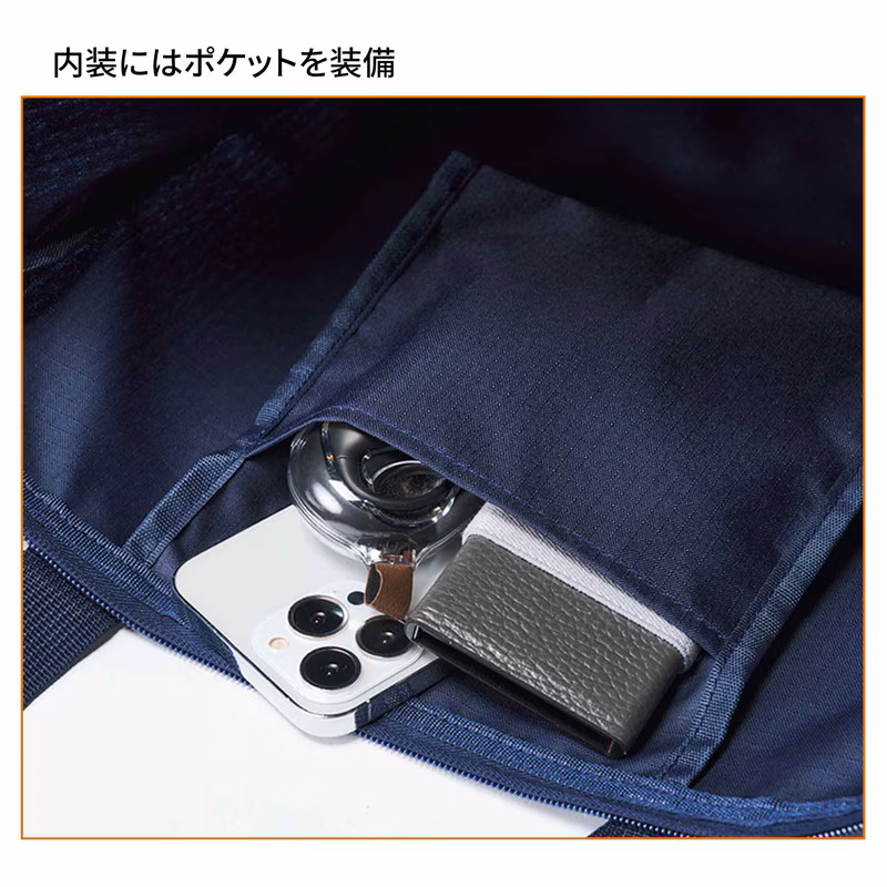 内装にはポケットを装備