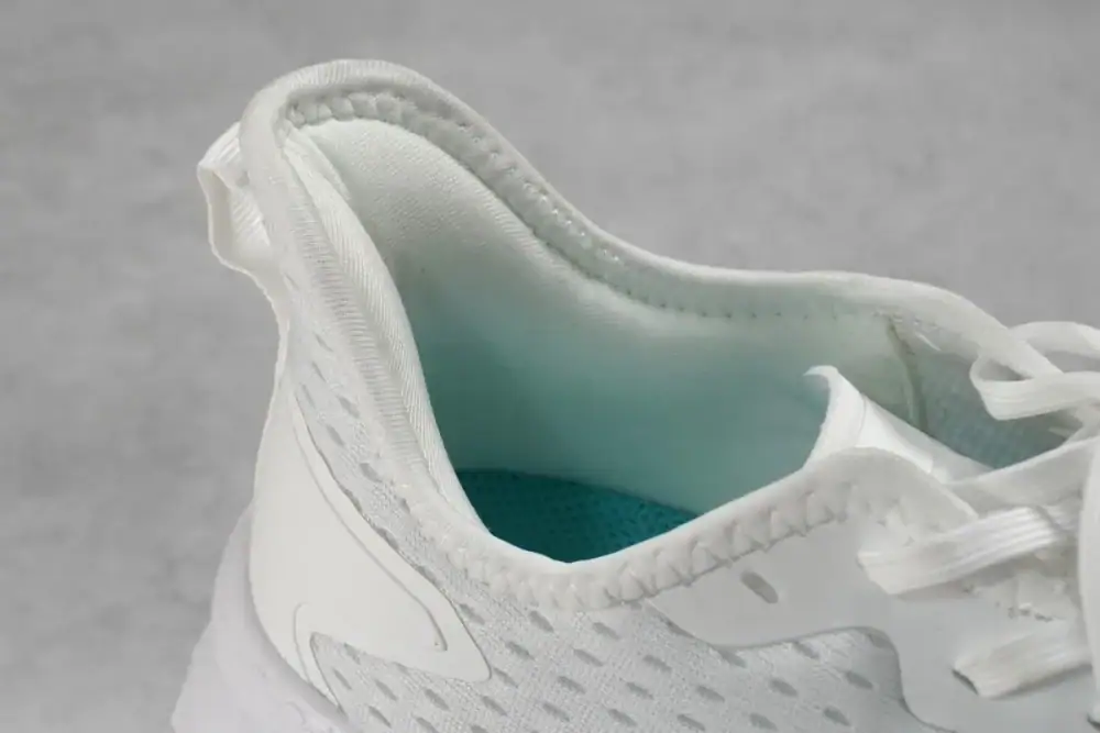 第1位　【ワークマン】3900円「疲れない＆蒸れない」神スニーカーが歩きやすすぎた！驚愕の6.5cm厚底を徹底レビュー