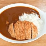 「ポークカレー」と合わせても、1食税込400円を切ってカツカレーが楽しめるって価格破壊もいいところ