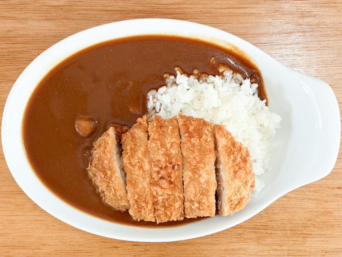 「ポークカレー」と合わせても、1食税込400円を切ってカツカレーが楽しめるって価格破壊もいいところ