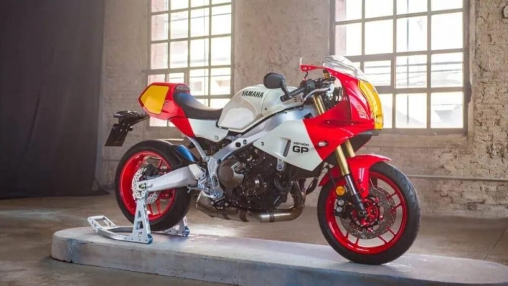 第1位　【反則級のカッコ良さ】ヤマハ「XSR900 GP」の新色が最高すぎる！ 80年代の伝説的レーサーを完全再現した“ネオクラシックの傑作”を徹底解説
