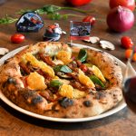 「HELMET PIZZA」のオリジナルピッツァ（画像はピッツァ・マルケス）