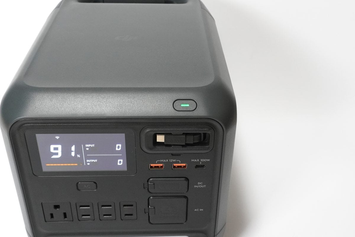 DJI「DJI Power 1000 Mini」の電源ボタン