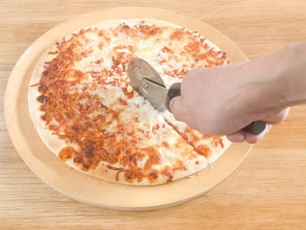 第2位　【業務スーパー】価格バグすぎて震える。イタリア直輸入「386円の冷凍ピザ」の実力が凄まじかった……3種食べ比べ