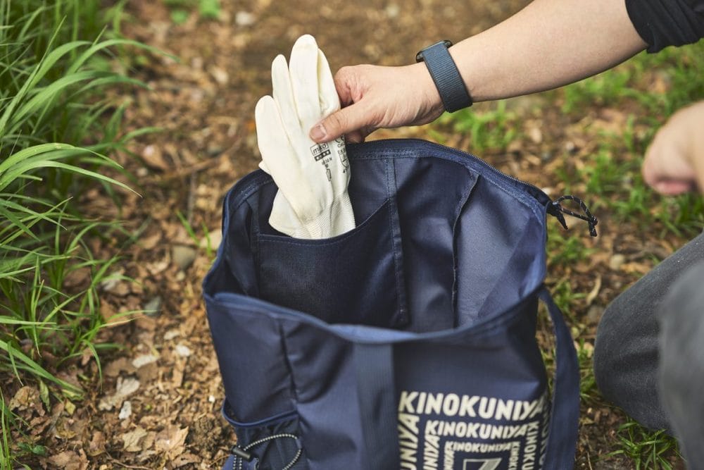 内ポケットにはポケット自体に深さがあるため、グローブなども収納可能