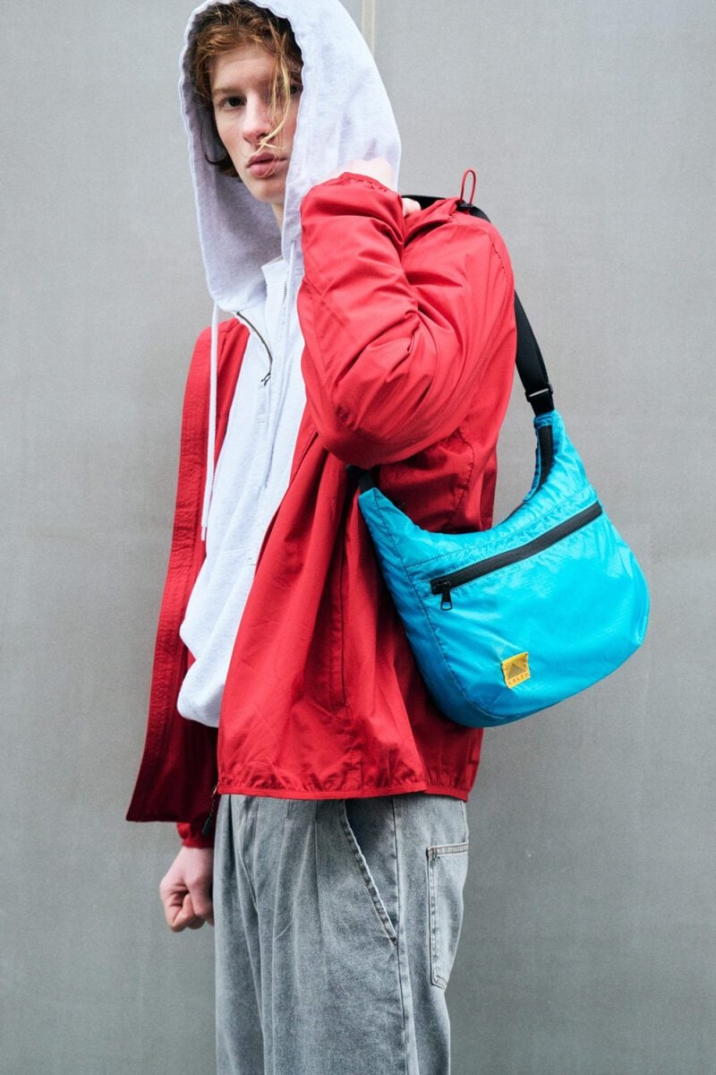 ケルティ「エアリー カーブ ショルダー」¥6,930/H28×W34×D7㎝