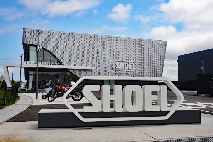 【ツーリングの新聖地】SHOEI初のテーマパークが誕生!本格ピザからプロの走り体験まで楽しめる「SHOEIHELMETPARK」体験レポート