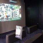 ヘルメットの製造工程等を映像で見ることができるシアター