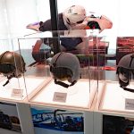 自衛隊用のヘルメット展示