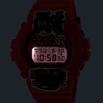 LEDバックライトを点灯させると、G-SHOCKが赤い提灯に