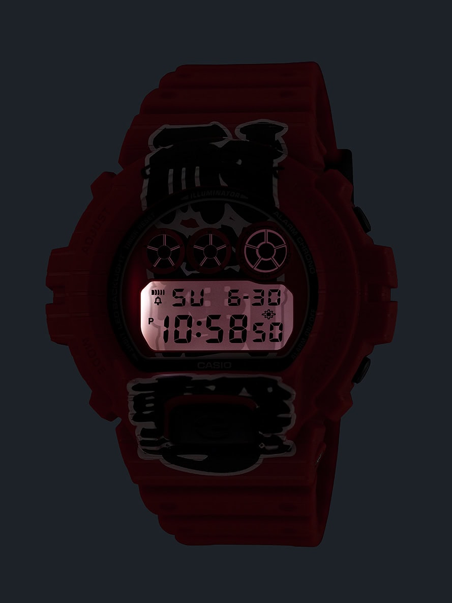 LEDバックライトを点灯させると、G-SHOCKが赤い提灯に