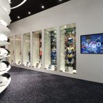 SHOEIの歴代のヘルメットを展示しているミュージアムスペース