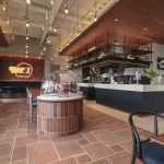 SHOEIが初めて手がけた飲食店「HELMET PIZZA」