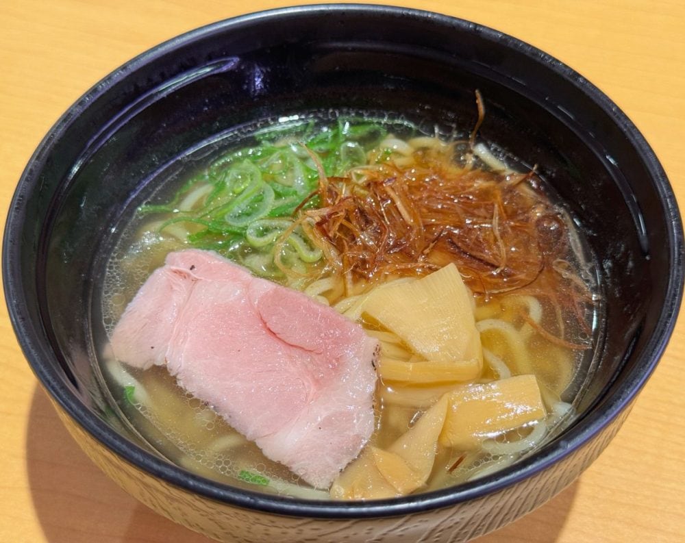 澄んだ旨みが光る一杯「中村商店 高槻本店監修　香味清湯 塩らーめん」