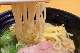 【スシロー行ったら絶対食べて】このクオリティのラーメンが450円!?「名店監修極上塩」「ガッツリ油そば」をグルメライターが実食レポ