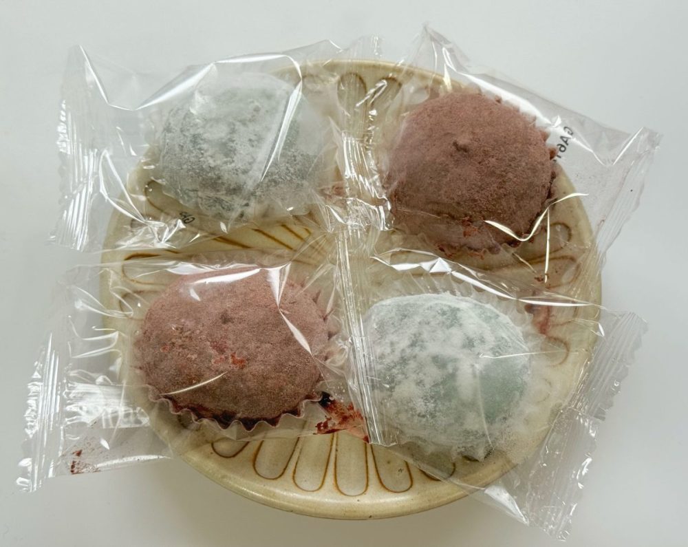 「ミント＆チョコあん」と「ミント＆チョコチップ」の2種が2個ずつ入っている