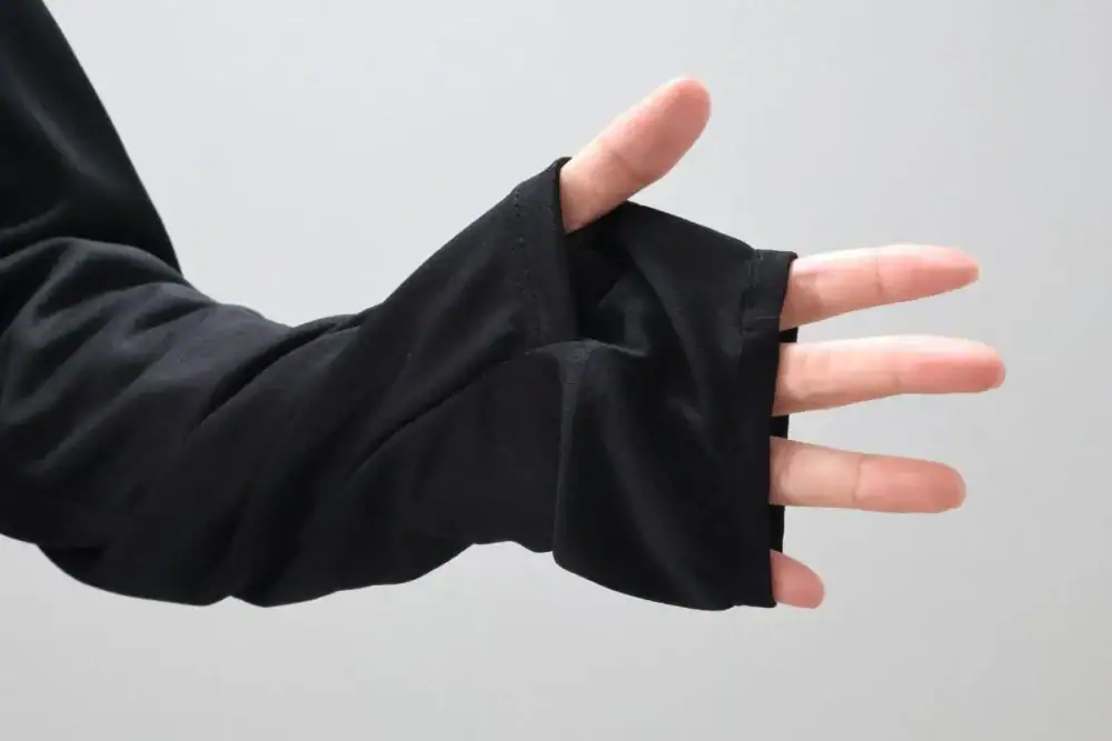 第1位　【完売必至のワークマン】あの「不審者パーカー」が進化して再登場！UVカット95％で2300円の2026年版もやっぱり…“怪しい”!?