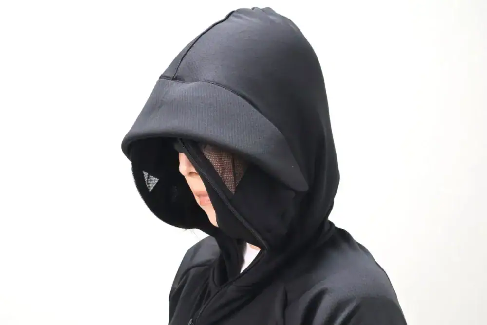 第1位　【完売必至のワークマン】あの「不審者パーカー」が進化して再登場！UVカット95％で2300円の2026年版もやっぱり…“怪しい”!?