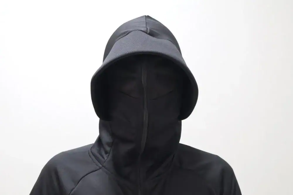 第1位　【完売必至のワークマン】あの「不審者パーカー」が進化して再登場！UVカット95％で2300円の2026年版もやっぱり…“怪しい”!?