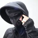 第1位　【完売必至のワークマン】あの「不審者パーカー」が進化して再登場！UVカット95％で2300円の2026年版もやっぱり…“怪しい”!?