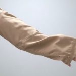 袖にもスナップボタンが