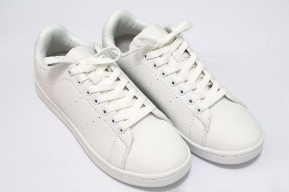 トライアル　「よごれにくい、クリーンに履けるスニーカー」￥2,990