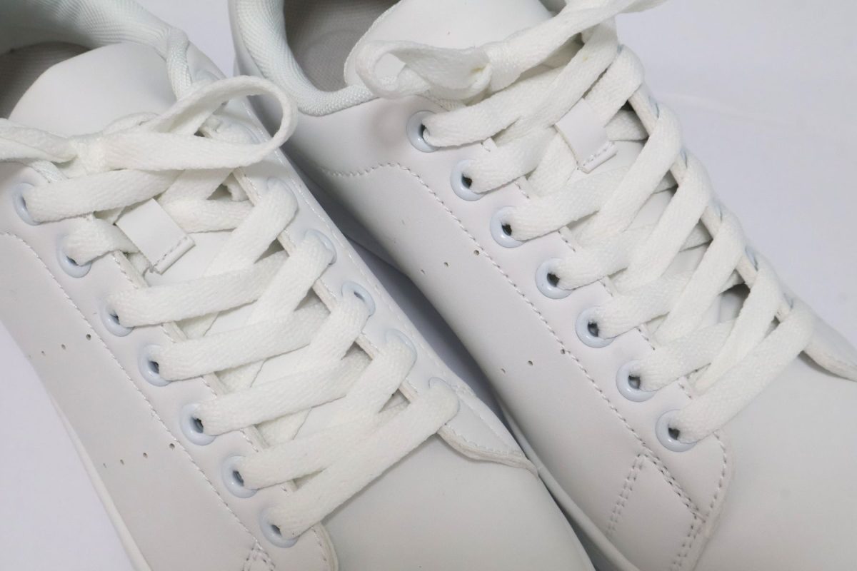 靴ひもも真っ白
