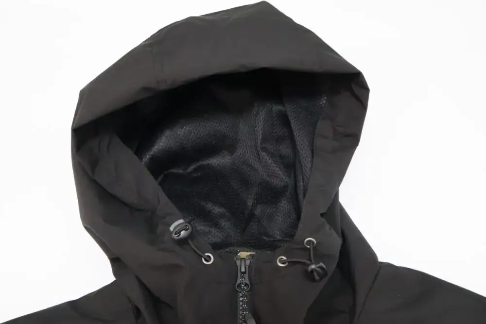 第2位　【ワークマン超え!?】トライアル発「リアルト」1990円“高見え”シェルアウターの実力は？絶対王者と徹底比較