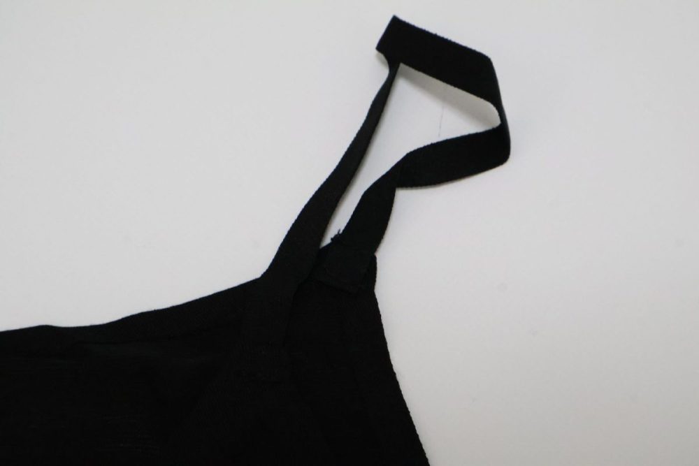 キャミソールタイプは紐がチープなのが残念