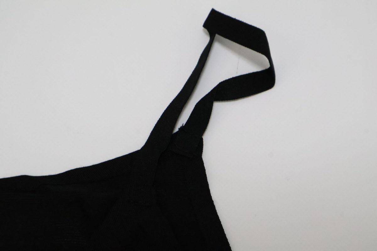 キャミソールタイプは紐がチープなのが残念