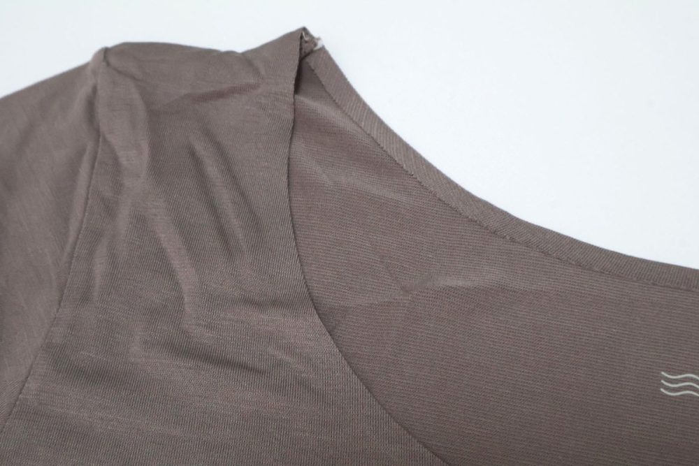 薄手でトップスに響かない