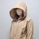 今年のバージョンはフードが深くなった