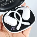 重ねてセットするようにすれば充電開始